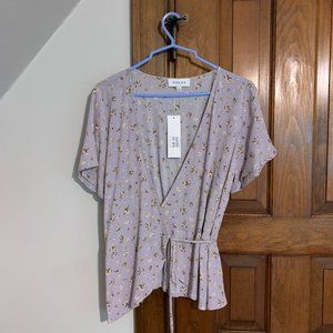 Gilli Waist Tie Print Top, NWT Flutter Sleeves, Size Small